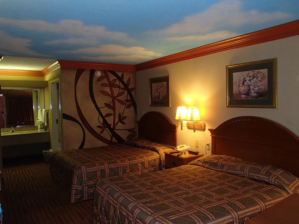 Nola Inn & Suites New Orleans Bagian luar foto