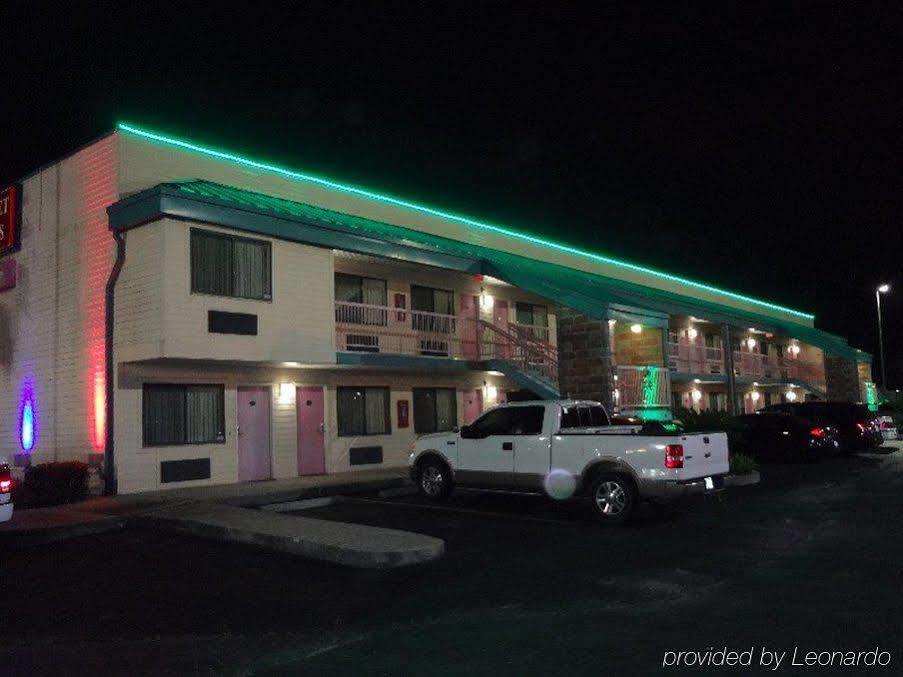 Nola Inn & Suites New Orleans Bagian luar foto