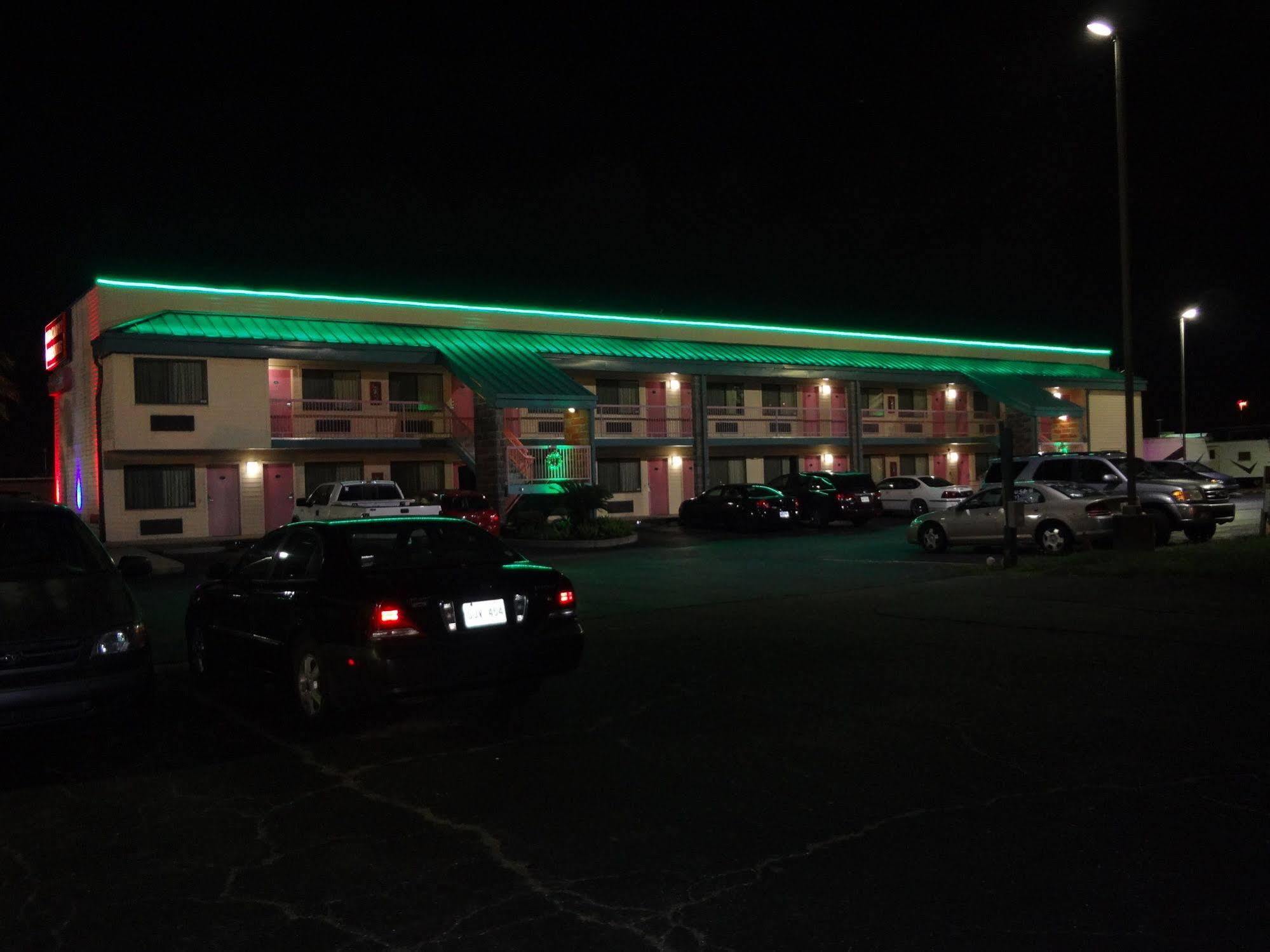 Nola Inn & Suites New Orleans Bagian luar foto