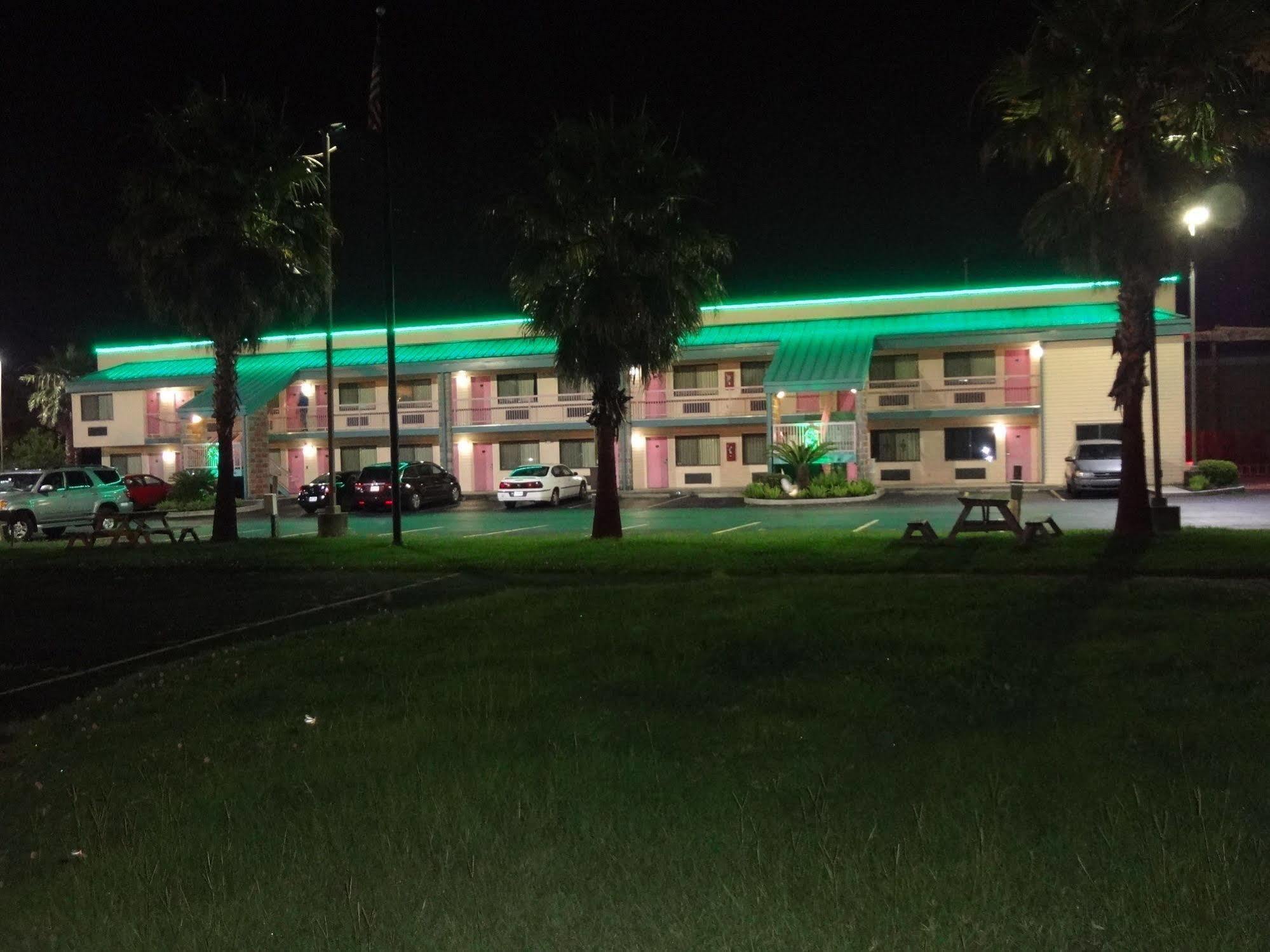 Nola Inn & Suites New Orleans Bagian luar foto