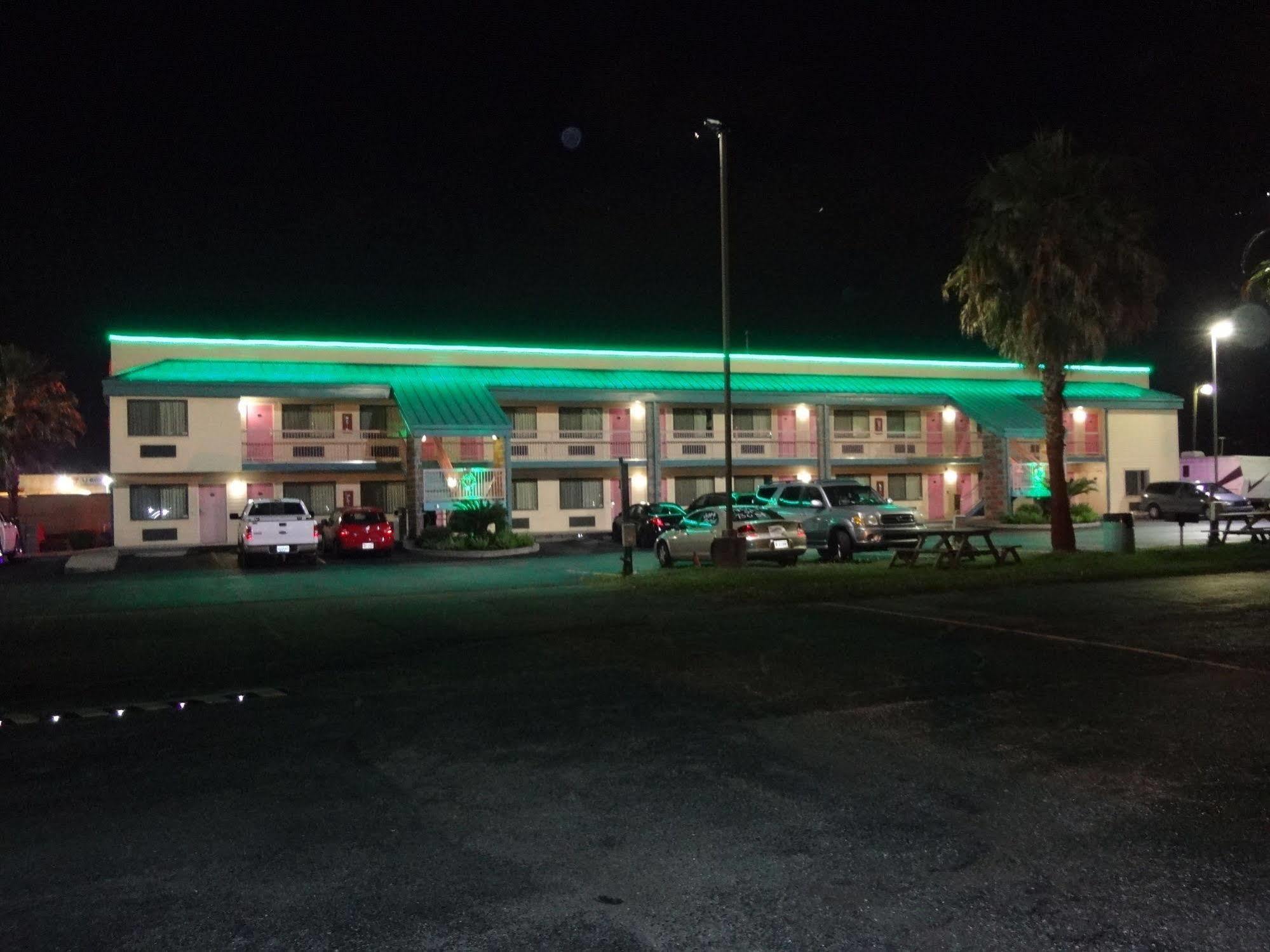 Nola Inn & Suites New Orleans Bagian luar foto