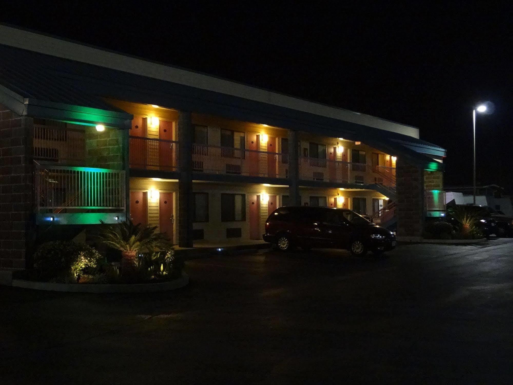 Nola Inn & Suites New Orleans Bagian luar foto